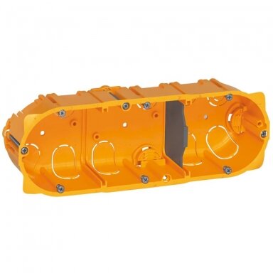 3 vietų dėžutė į gipsą Legrand 080043 (40mm)